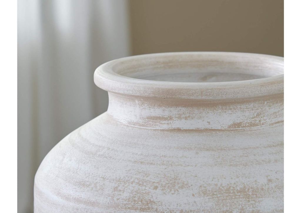 Meadie Vase detail