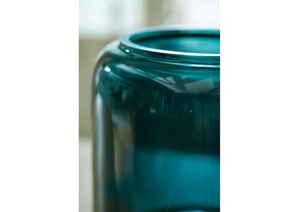 Inisland Vase detail