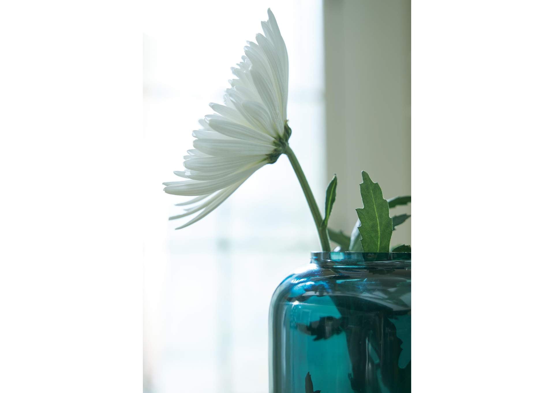Inisland Vase detail