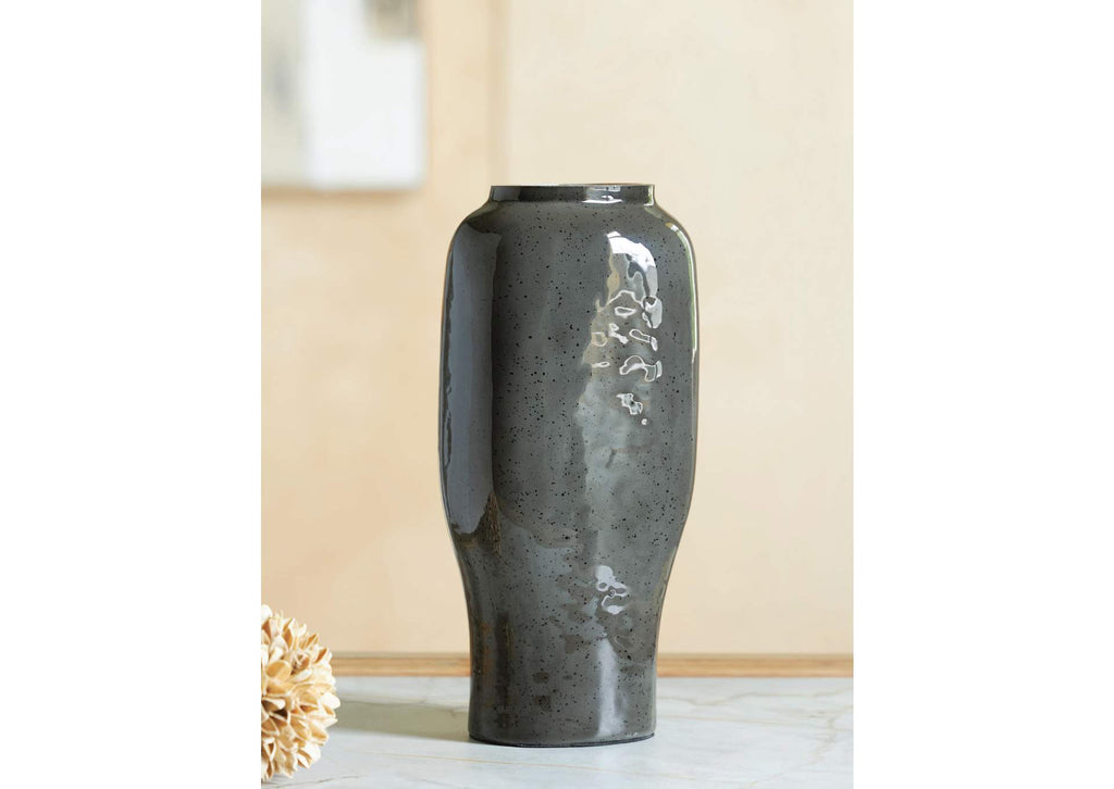 Kierlain Vase