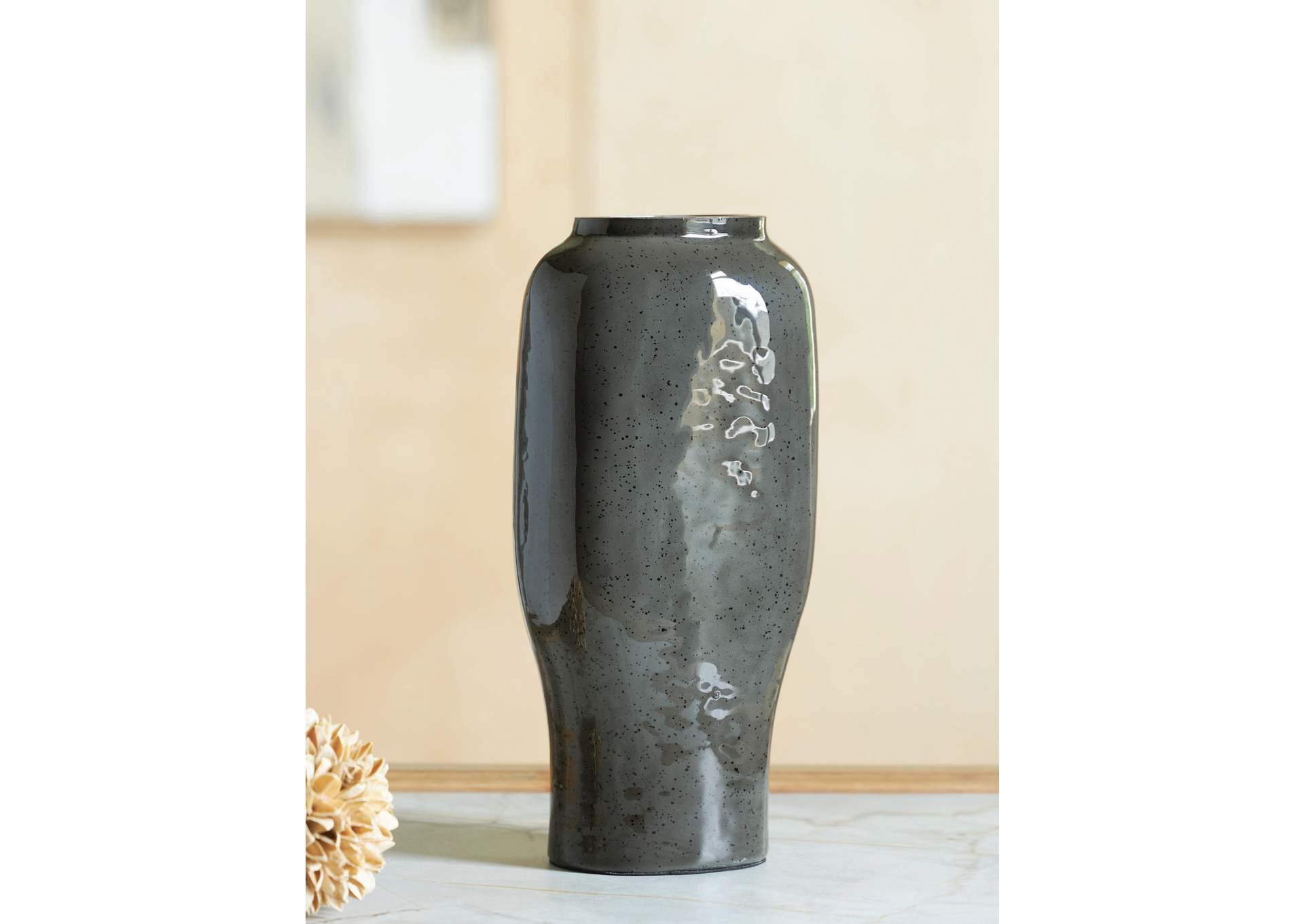 Kierlain Vase