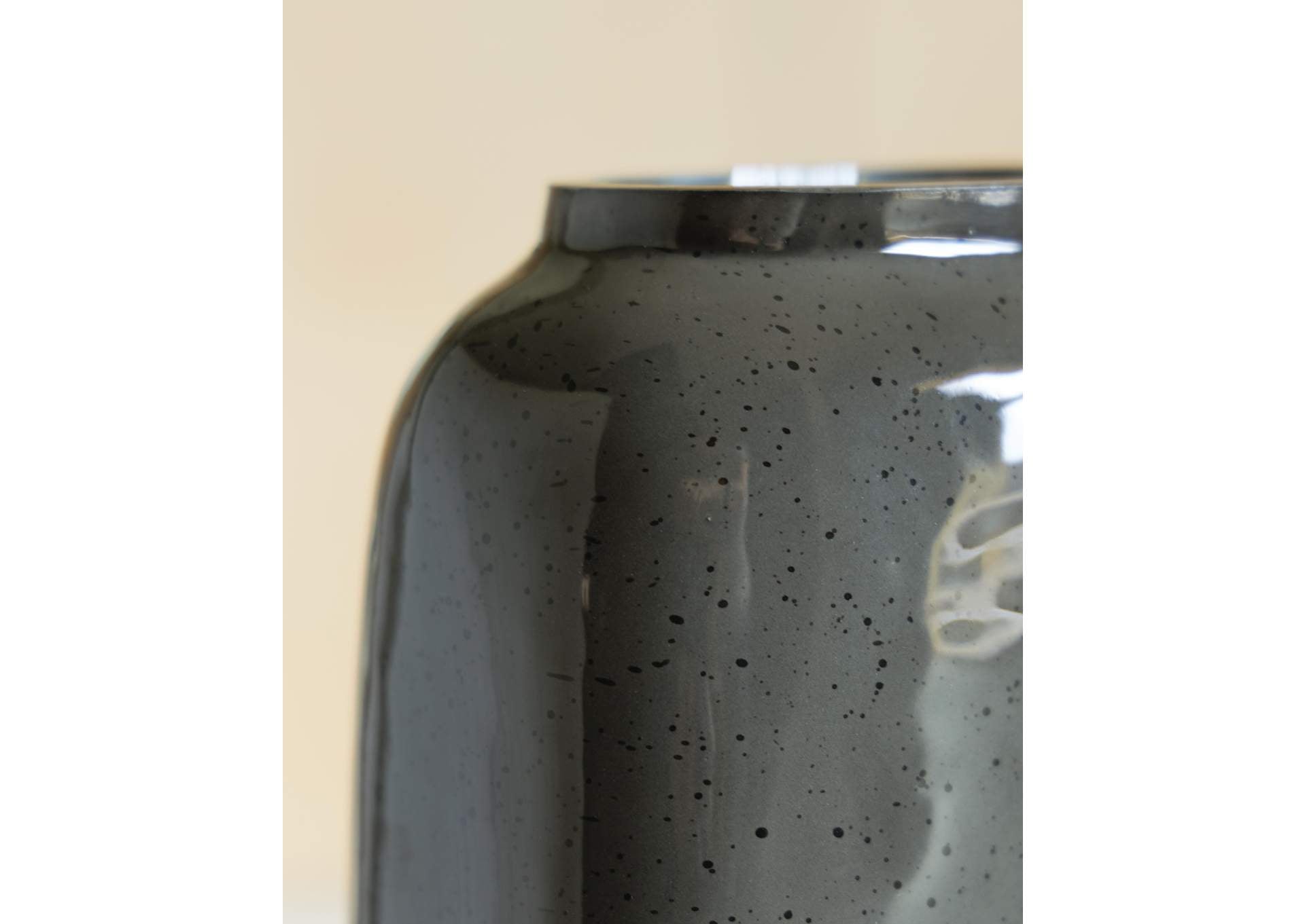 Kierlain Vase detail