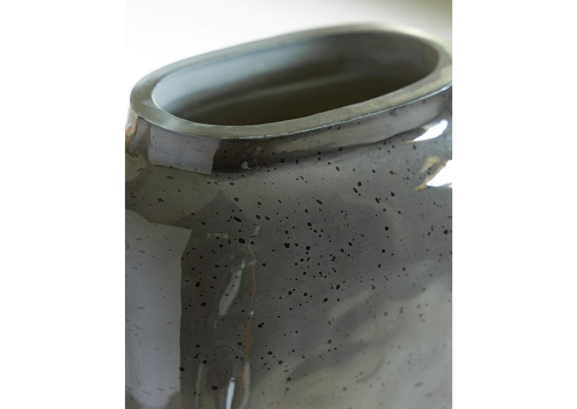 Kierlain Vase detail