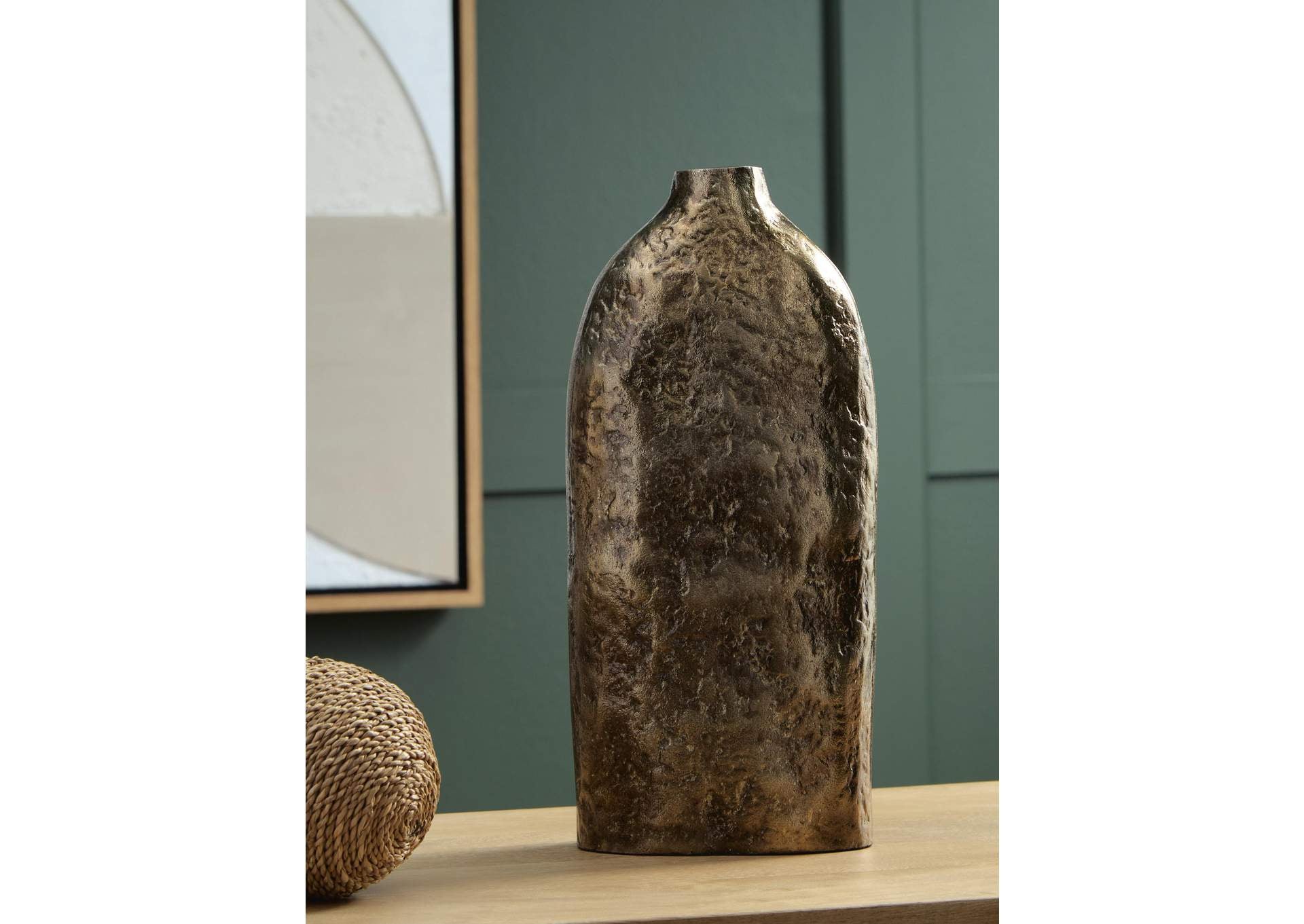 Wallmond Vase