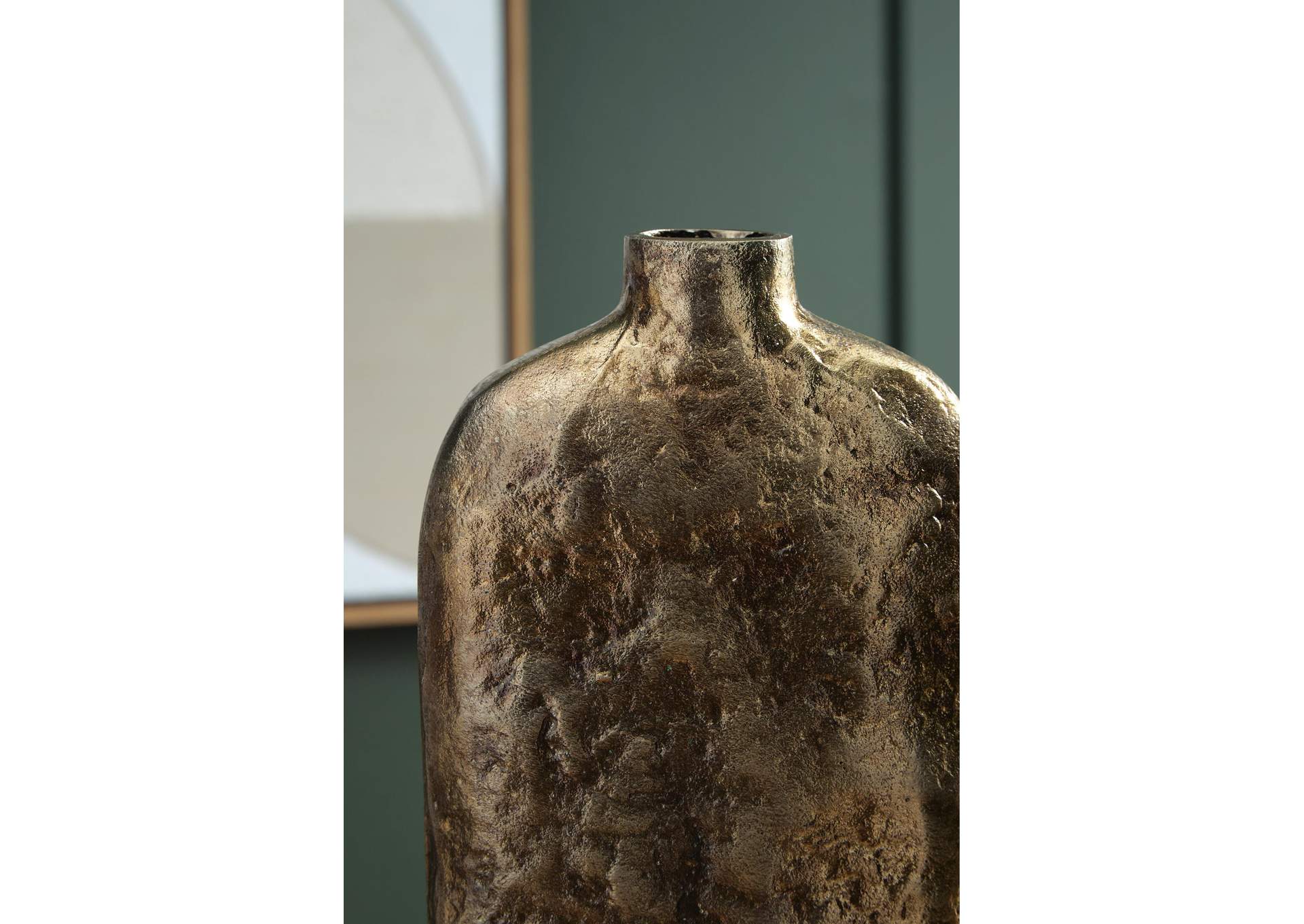 Wallmond Vase detail