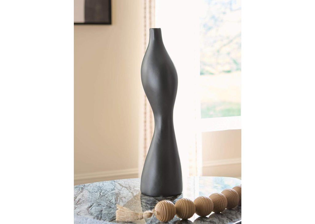 Judsen Vase