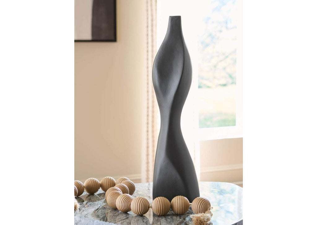 Judsen Vase