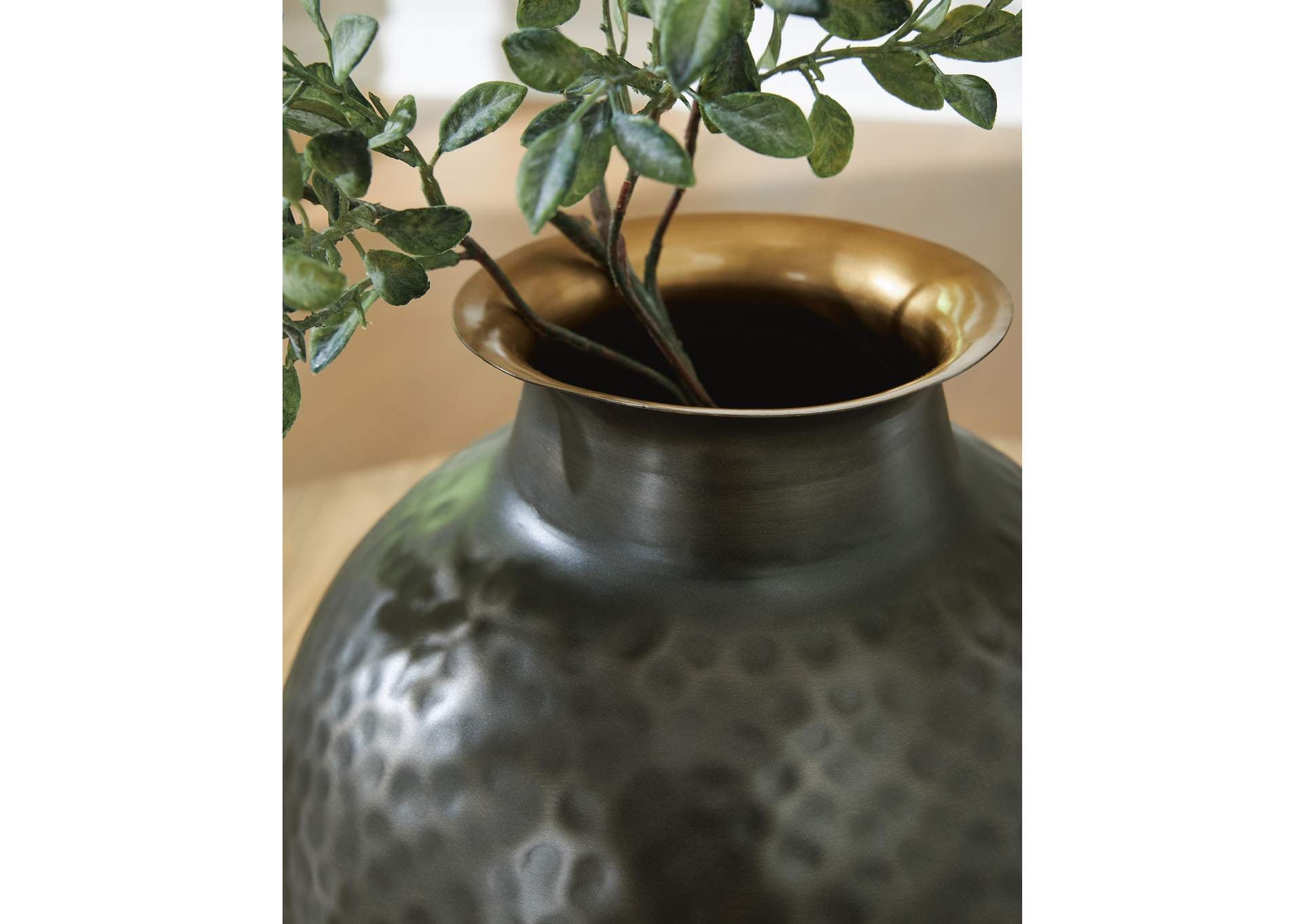 Woody Vase detail