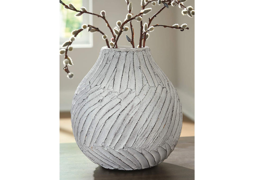 Shelvie Vase