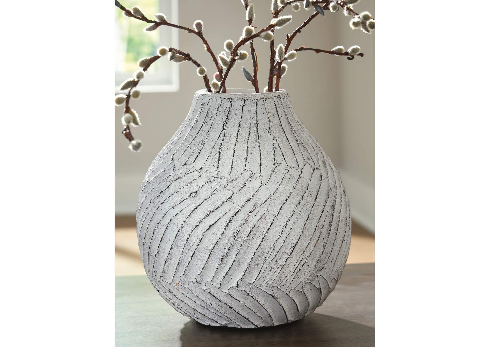 Shelvie Vase