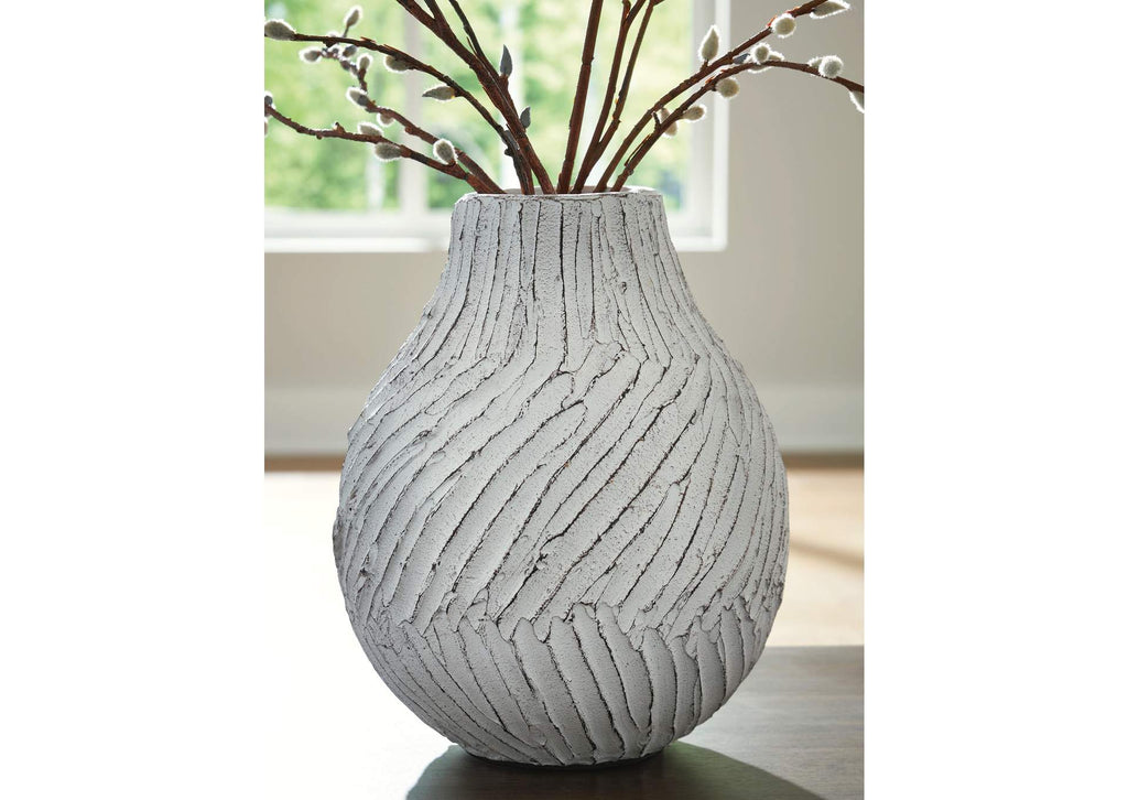 Shelvie Vase