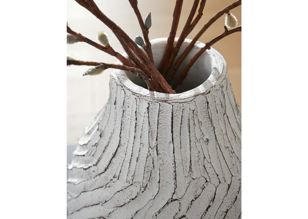 Shelvie Vase detail