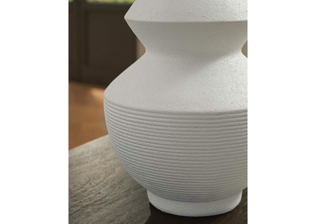 Naveen Vase detail