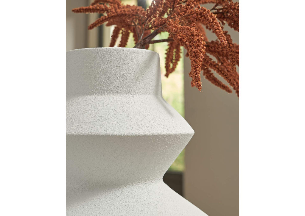 Naveen Vase detail
