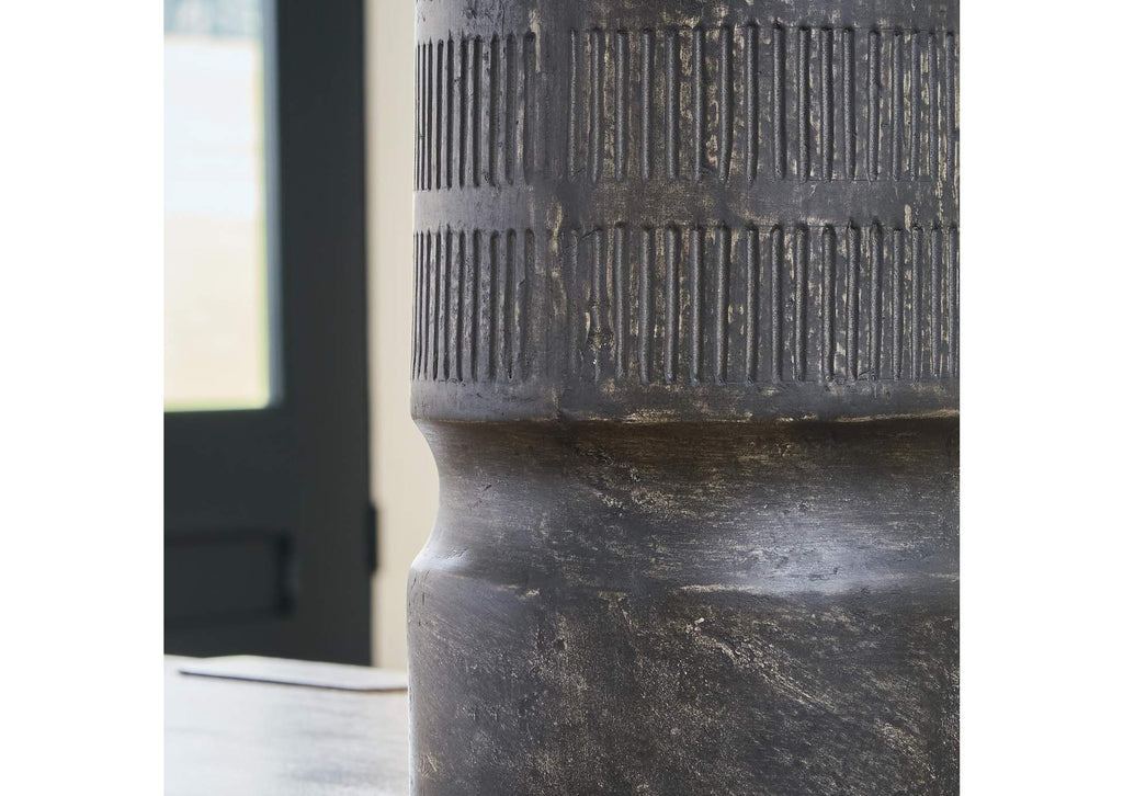 Beninworth Vase detail