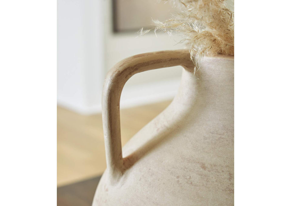 Justy Vase detail