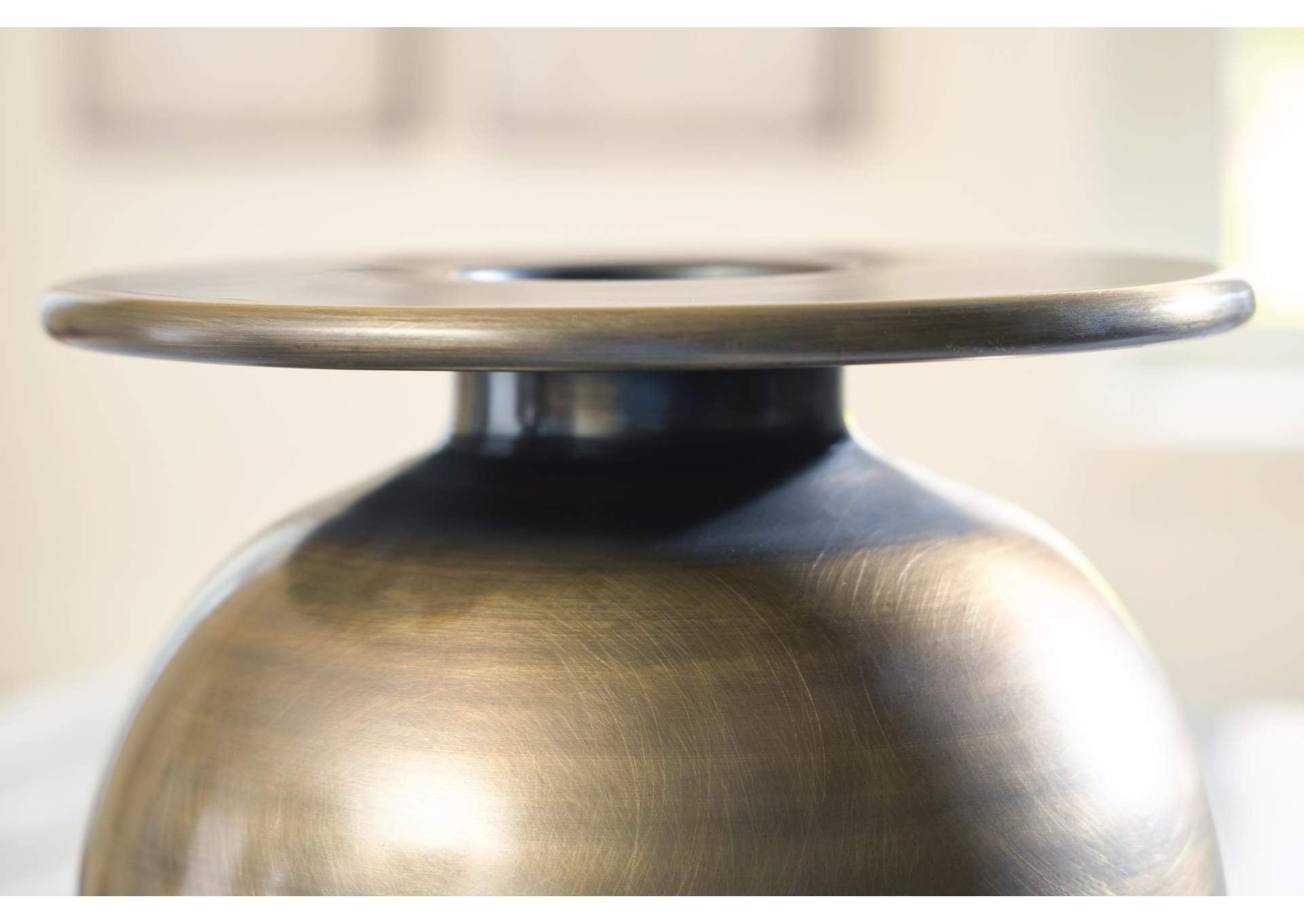 Fedorleigh Vase detail