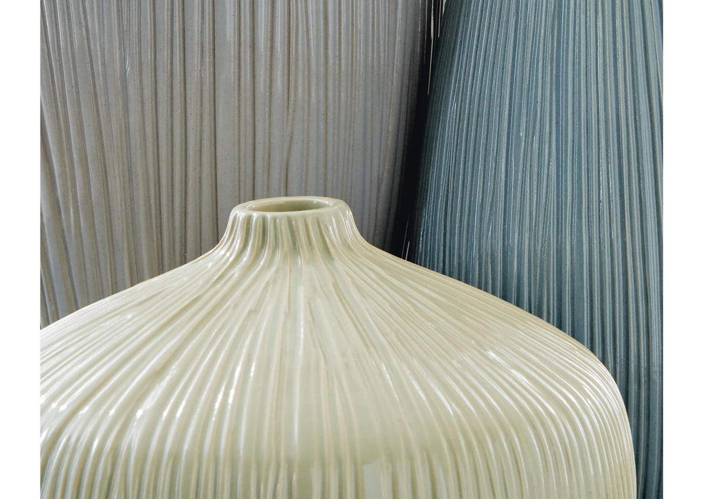 Eiderman Vase (Set of 3) detail