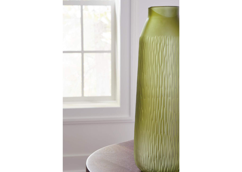 Scottyard Vase detail