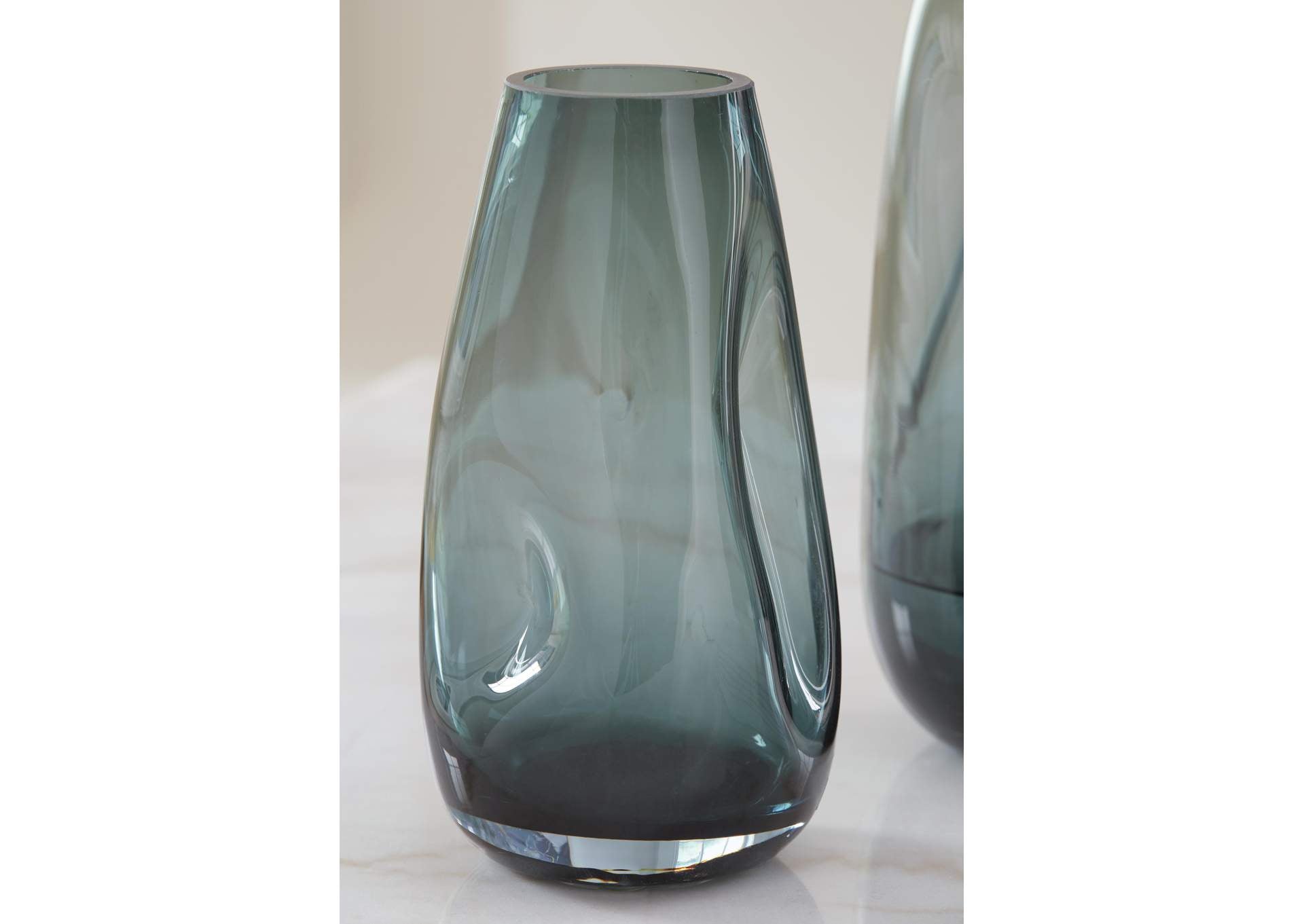 Beamund Vase detail
