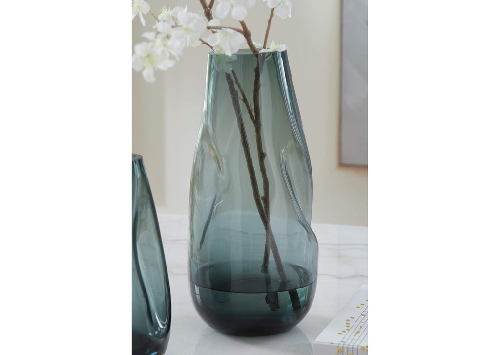 Beamund Vase detail