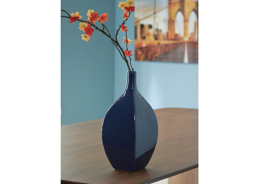 Abtinson Vase