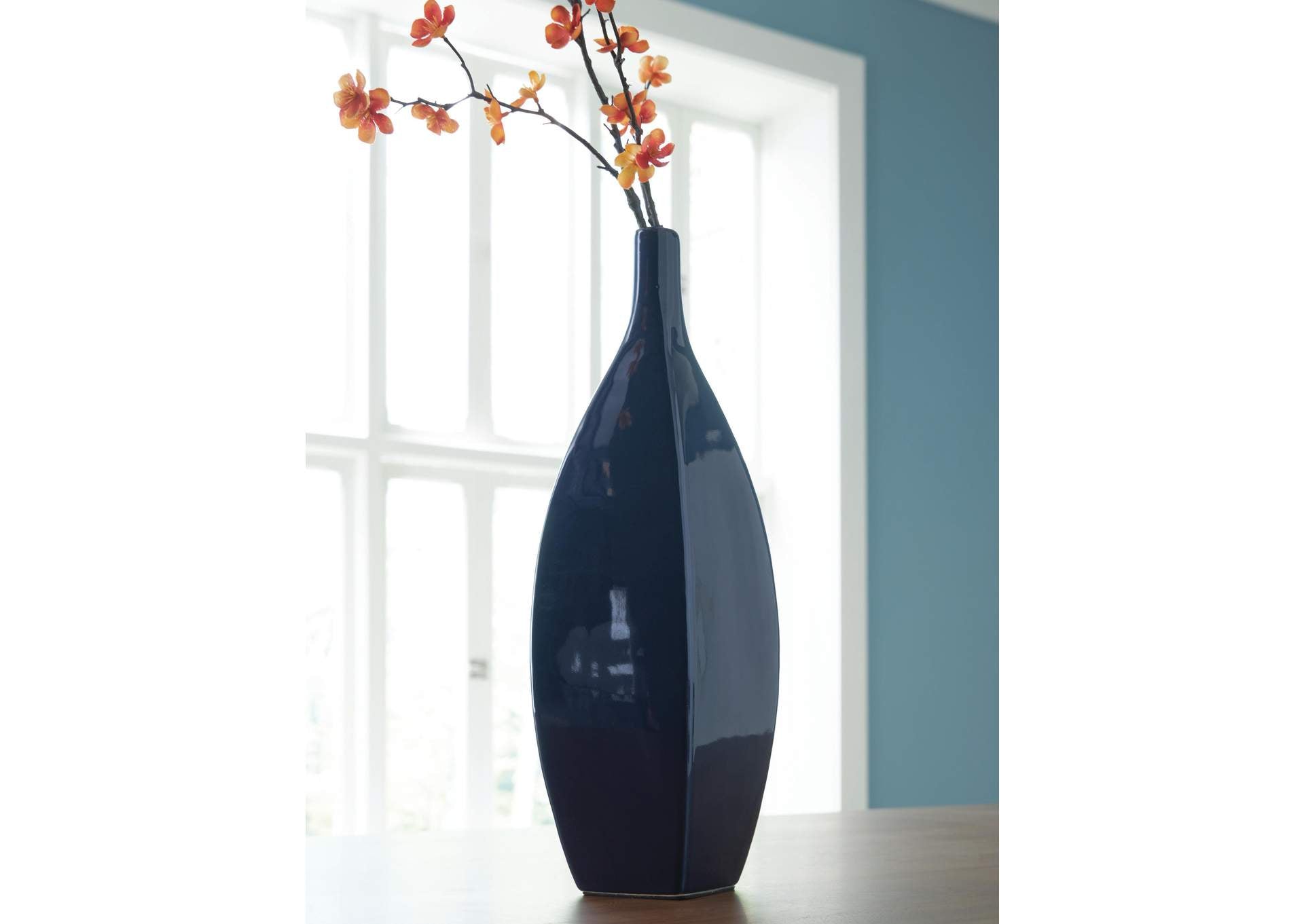 Abtinson Vase