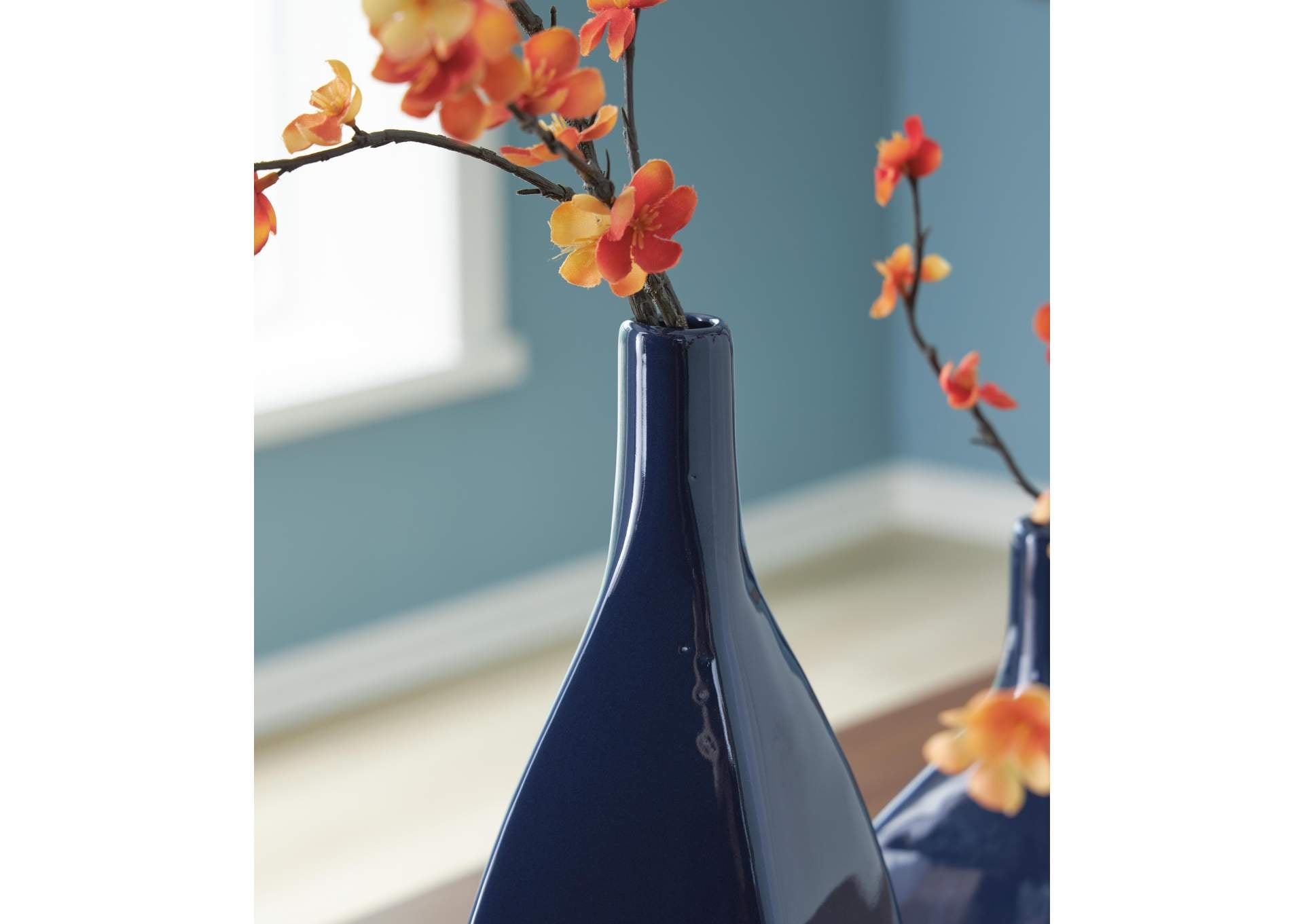 Abtinson Vase detail