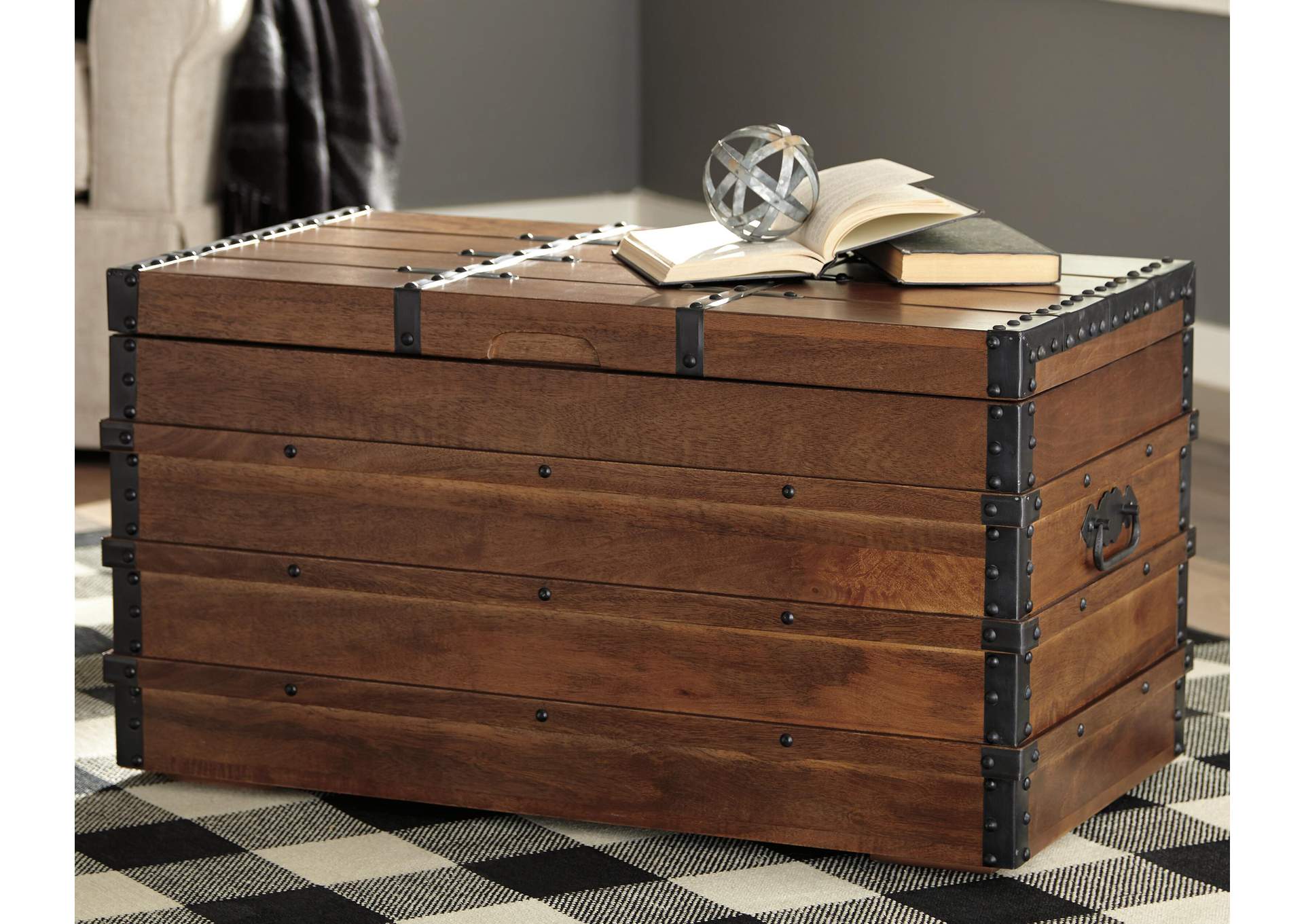 Kettleby Storage Trunk room view
