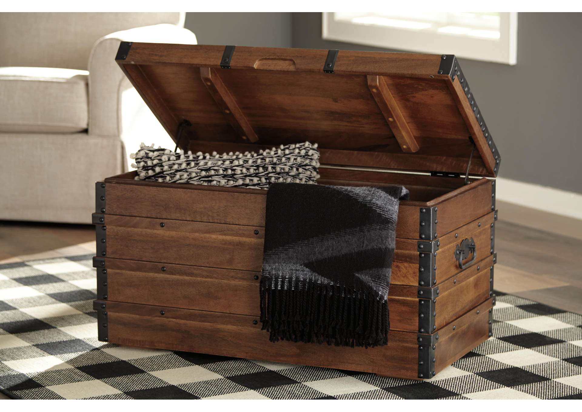 Kettleby Storage Trunk