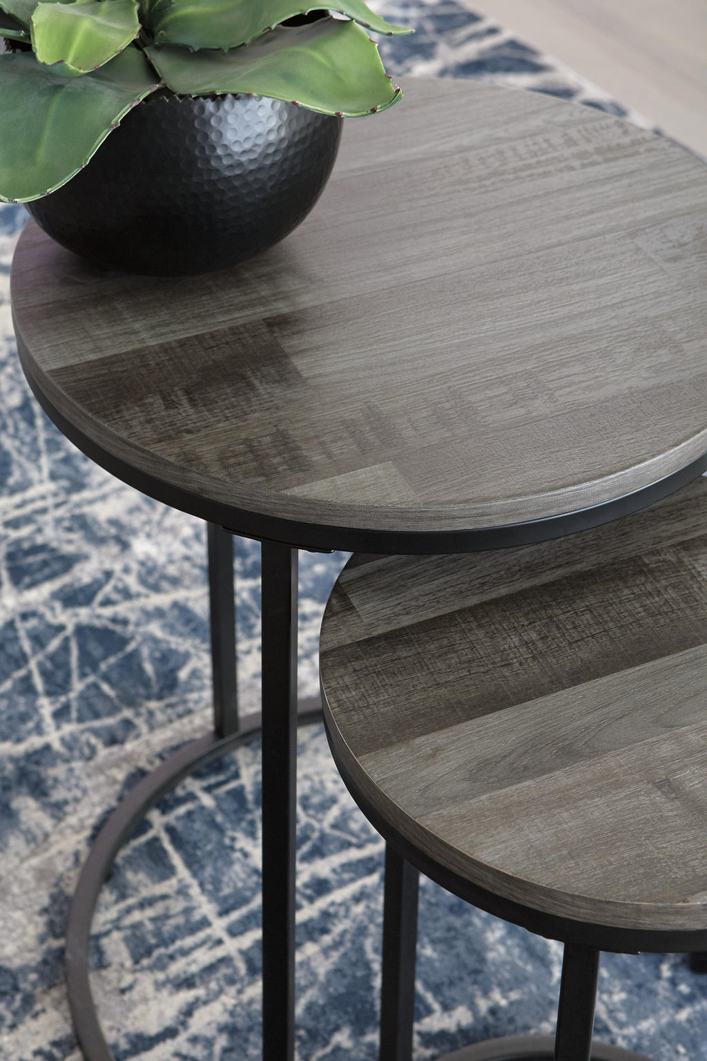 Briarsboro Accent Table (Set of 2) in Black/Gray, detail view