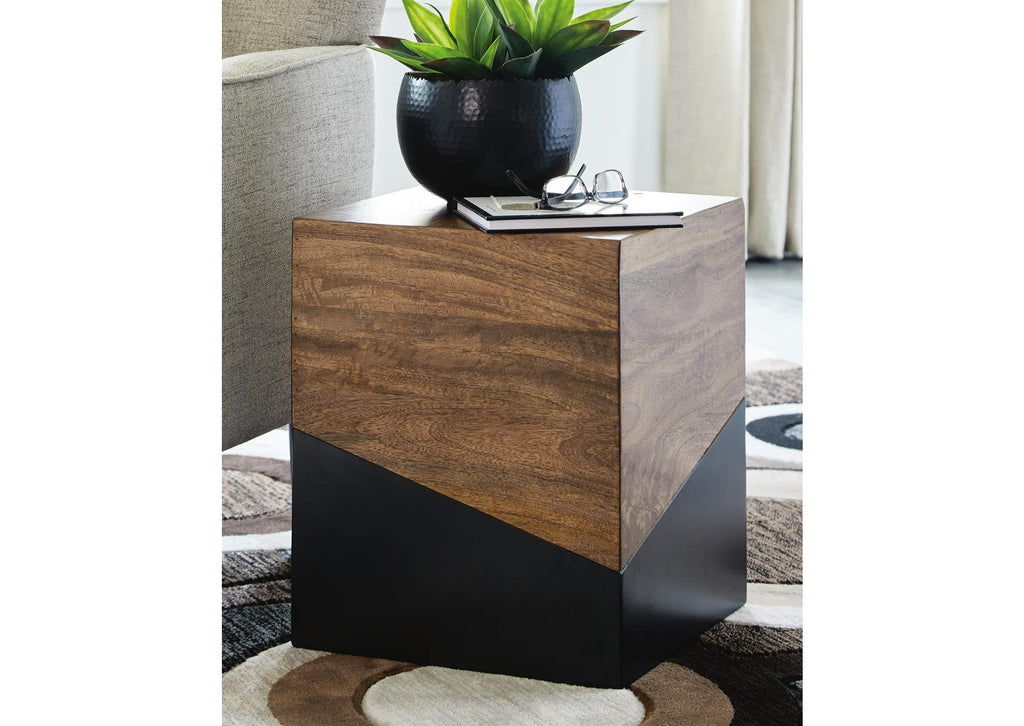 Trailbend Accent Table room view