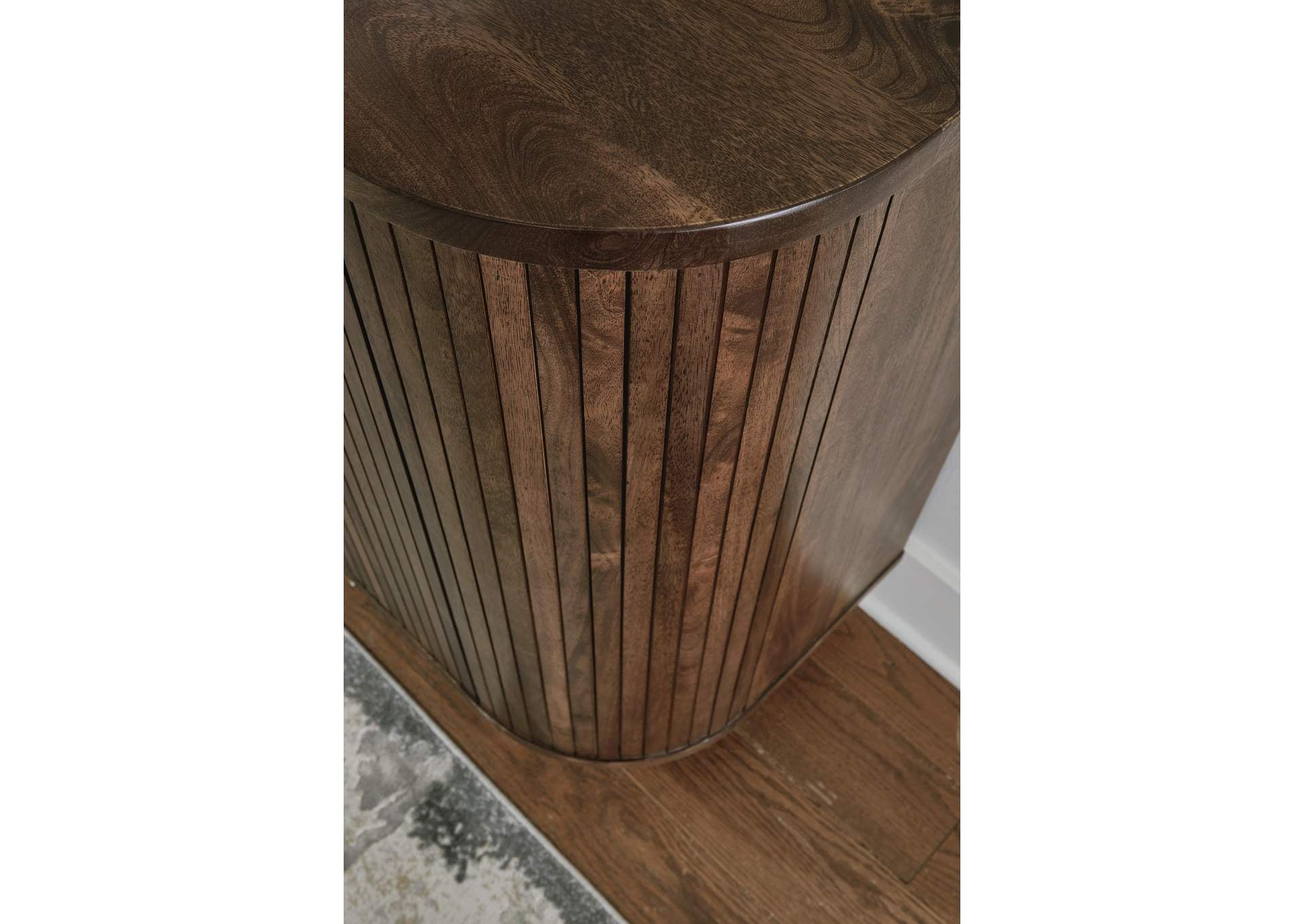 Amickly Accent Cabinet detail