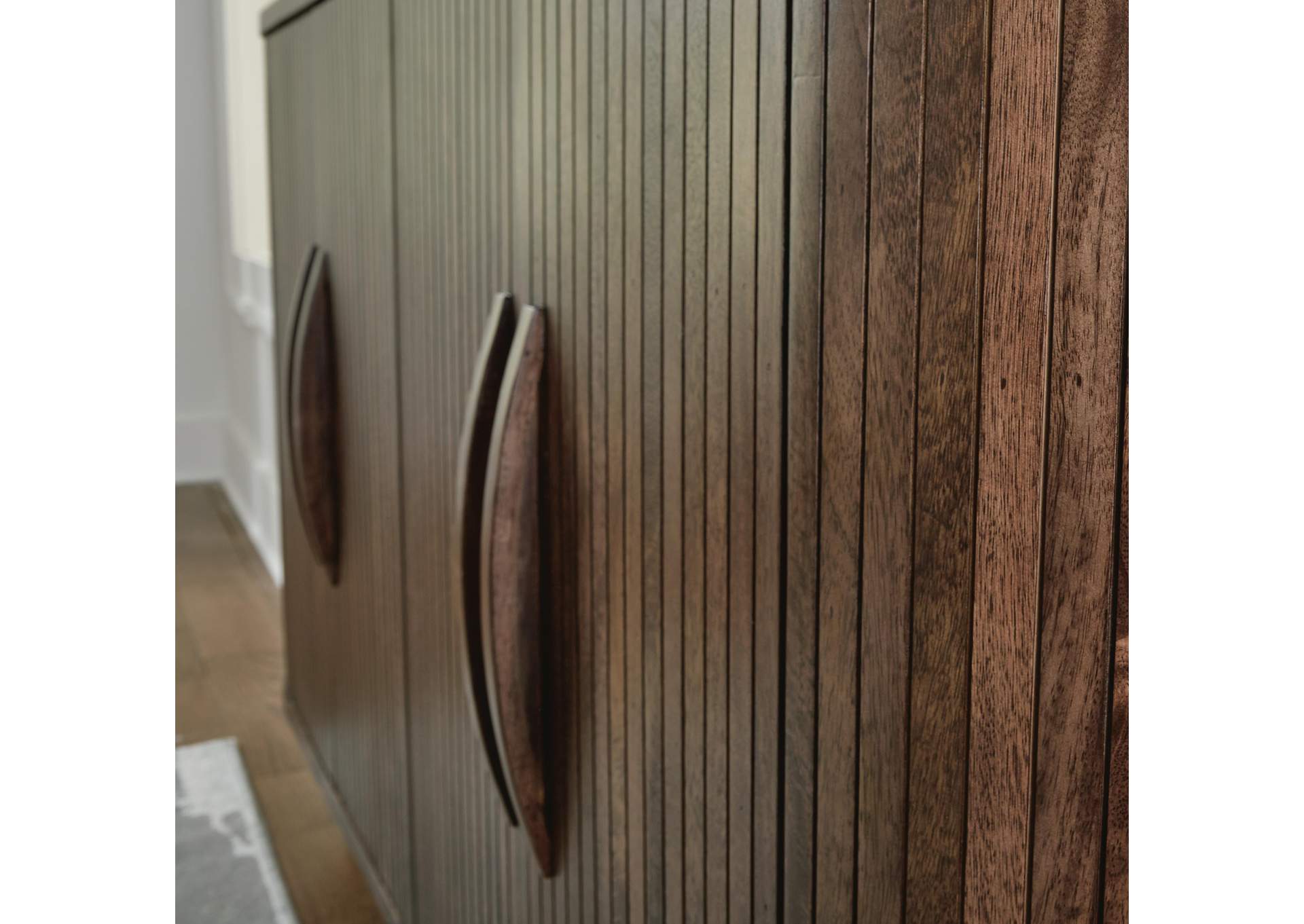 Amickly Accent Cabinet detail