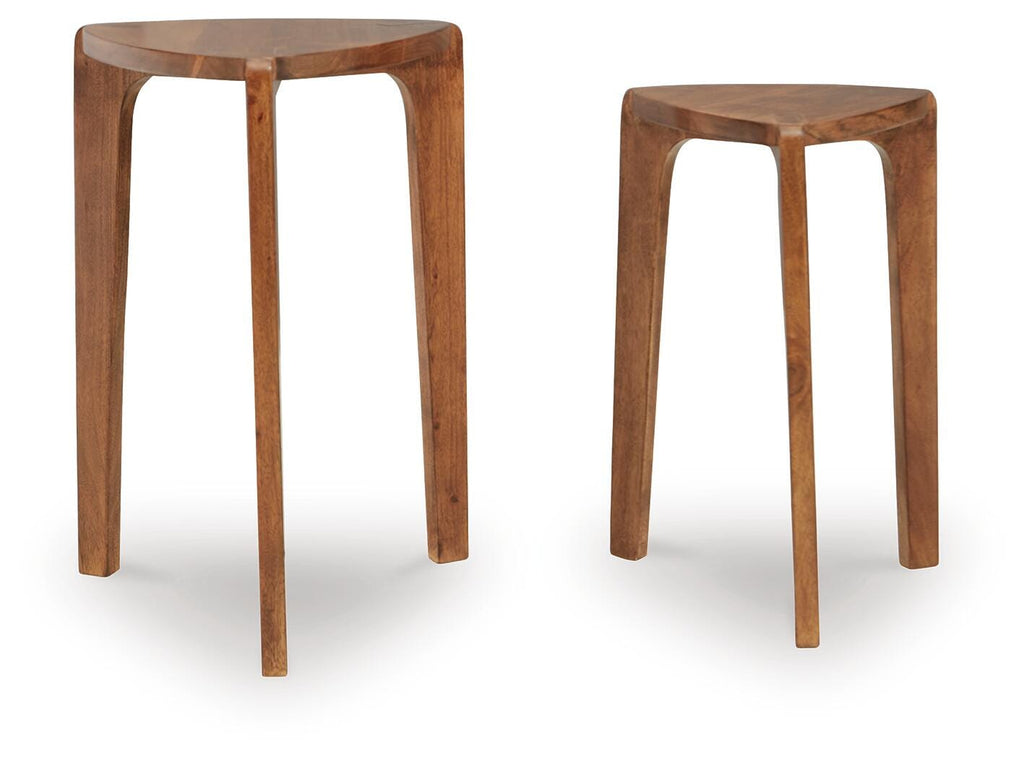 Brynnleigh Accent Table (Set of 2) in Medium Brown, front view