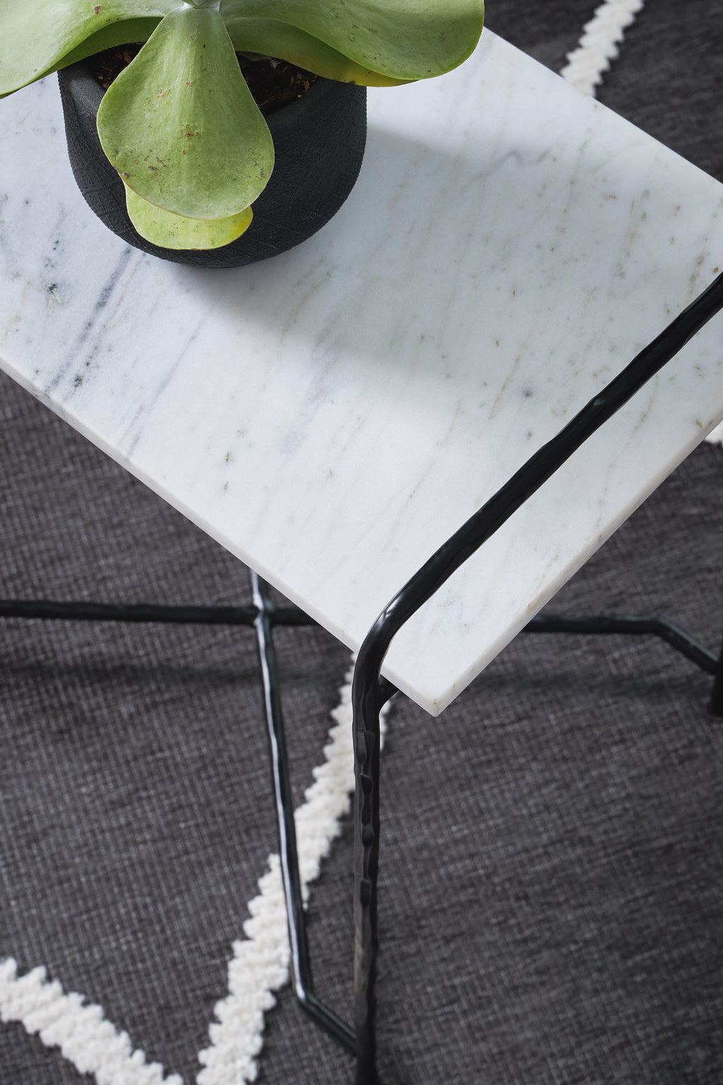 Ashber Accent Table in White/Black, detail view