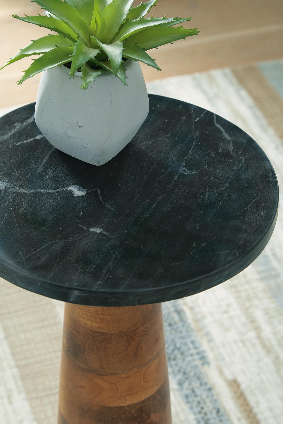Quinndon Accent Table in Brown/Black, detail view