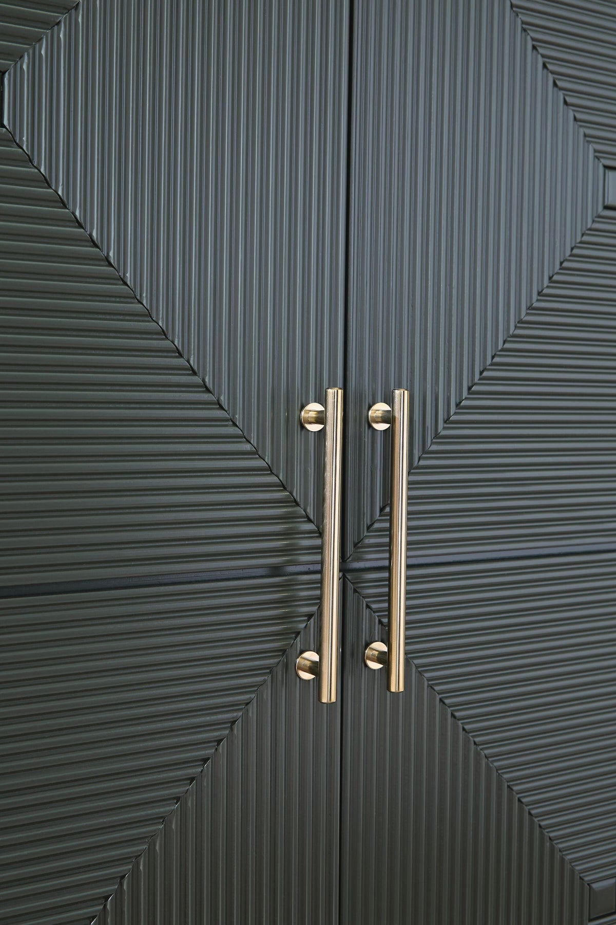 Geirwood Accent Cabinet in Dark Green, detail view
