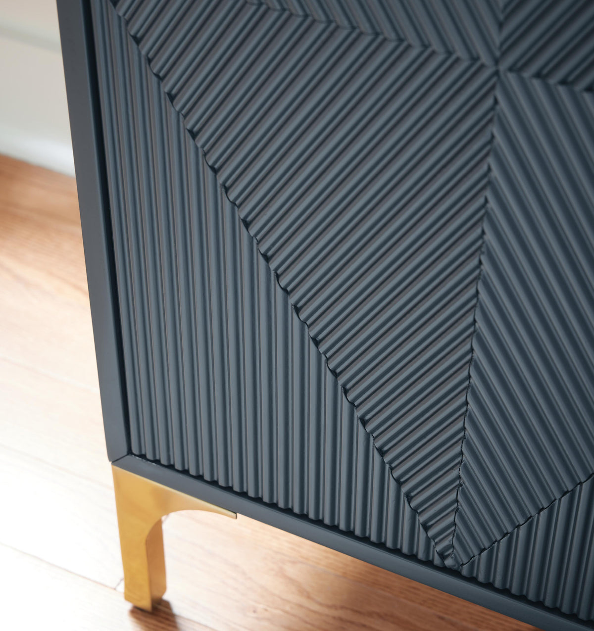 Loirwick Accent Cabinet in Dark Blue, detail view