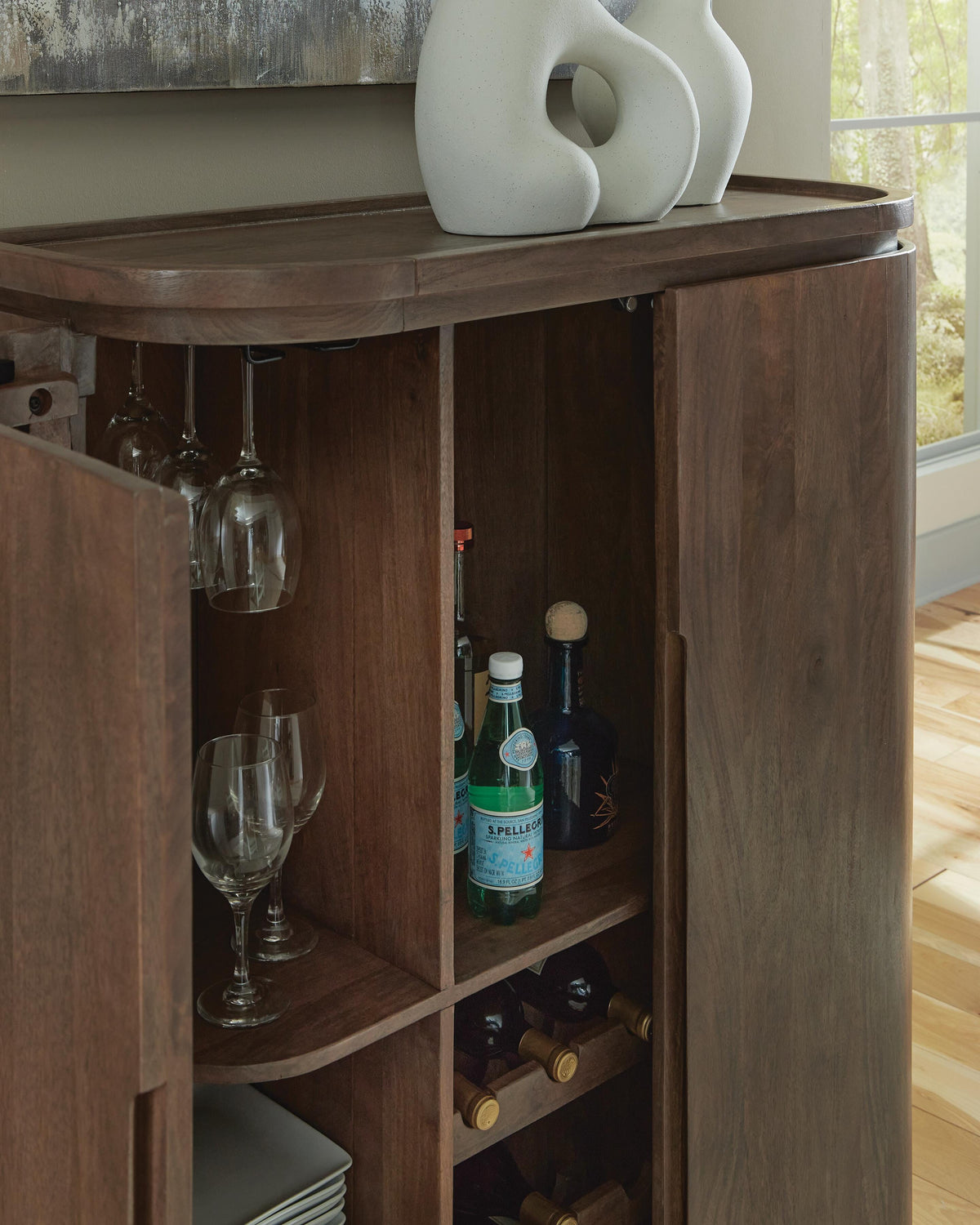 Landermont Bar Cabinet in Medium Brown, detail view