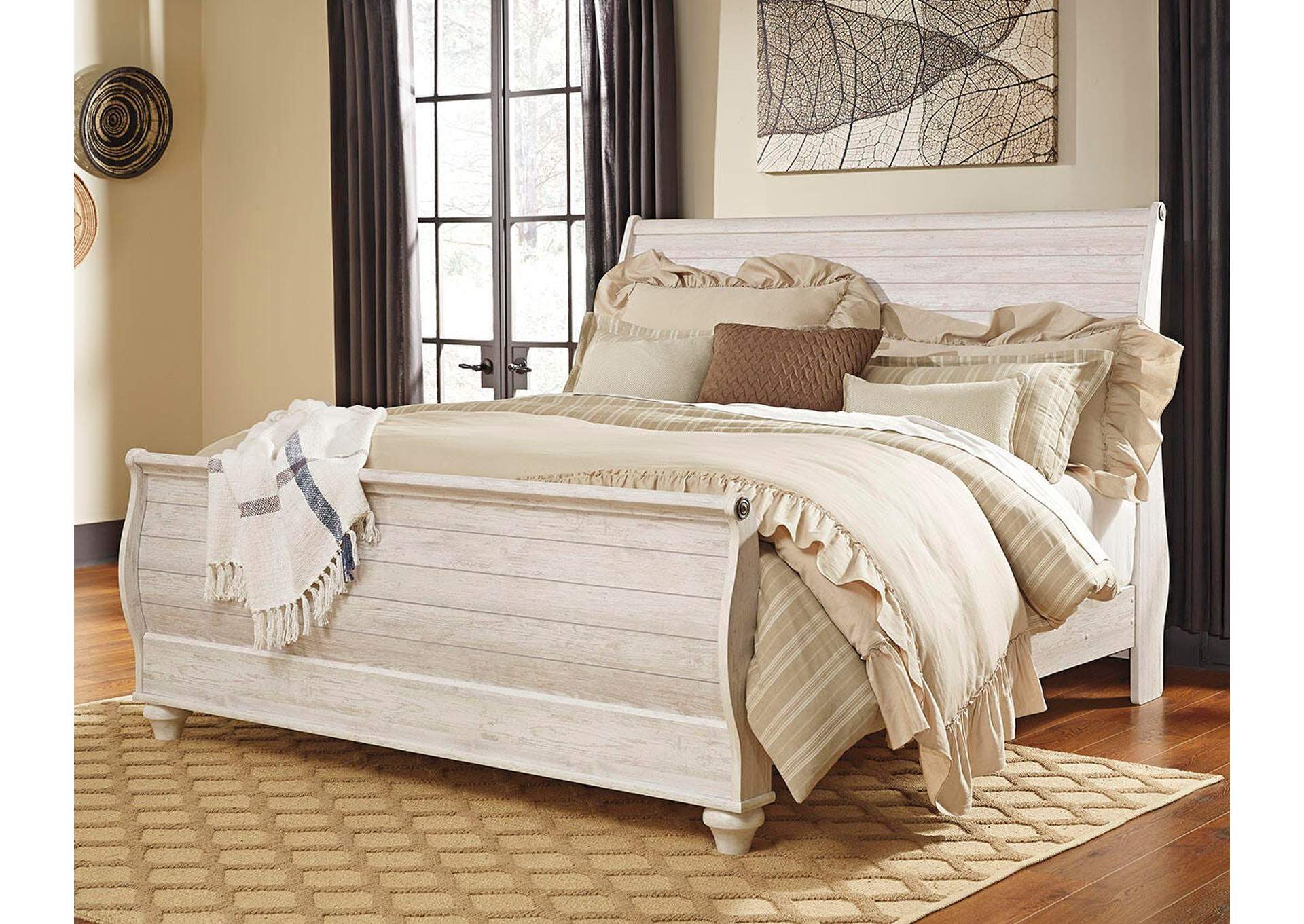 Willowton Queen Sleigh Bed room view