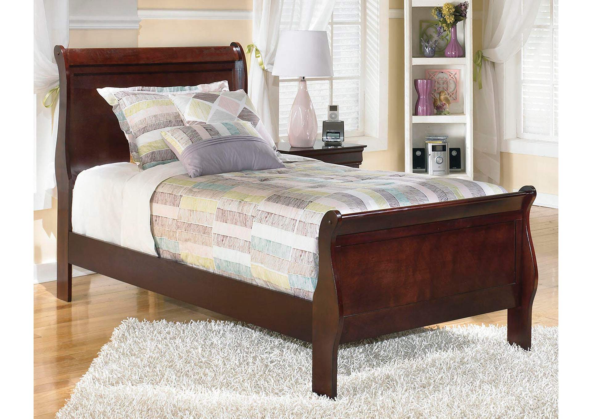 Alisdair Twin Sleigh Bed room view