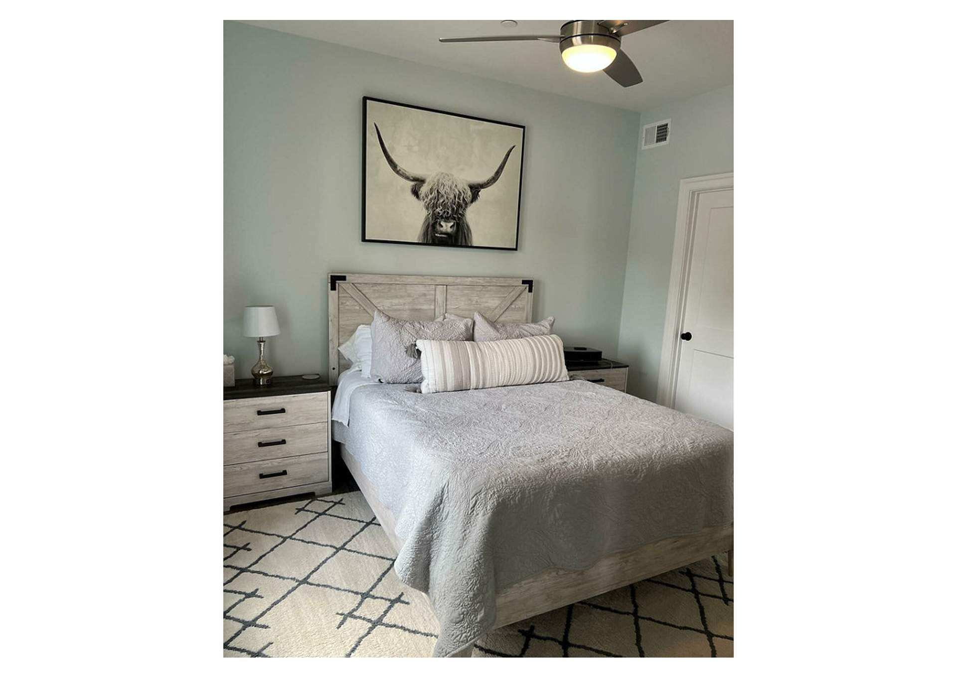 Shawburn Queen Crossbuck Panel Platform Bed
