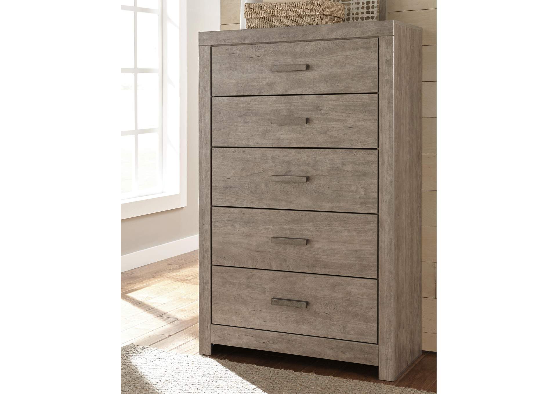 Culverbach Queen Panel Bed with Mirrored Dresser, Chest and 2 Nightstands room view