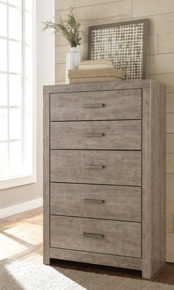 Culverbach Chest of Drawers in Gray