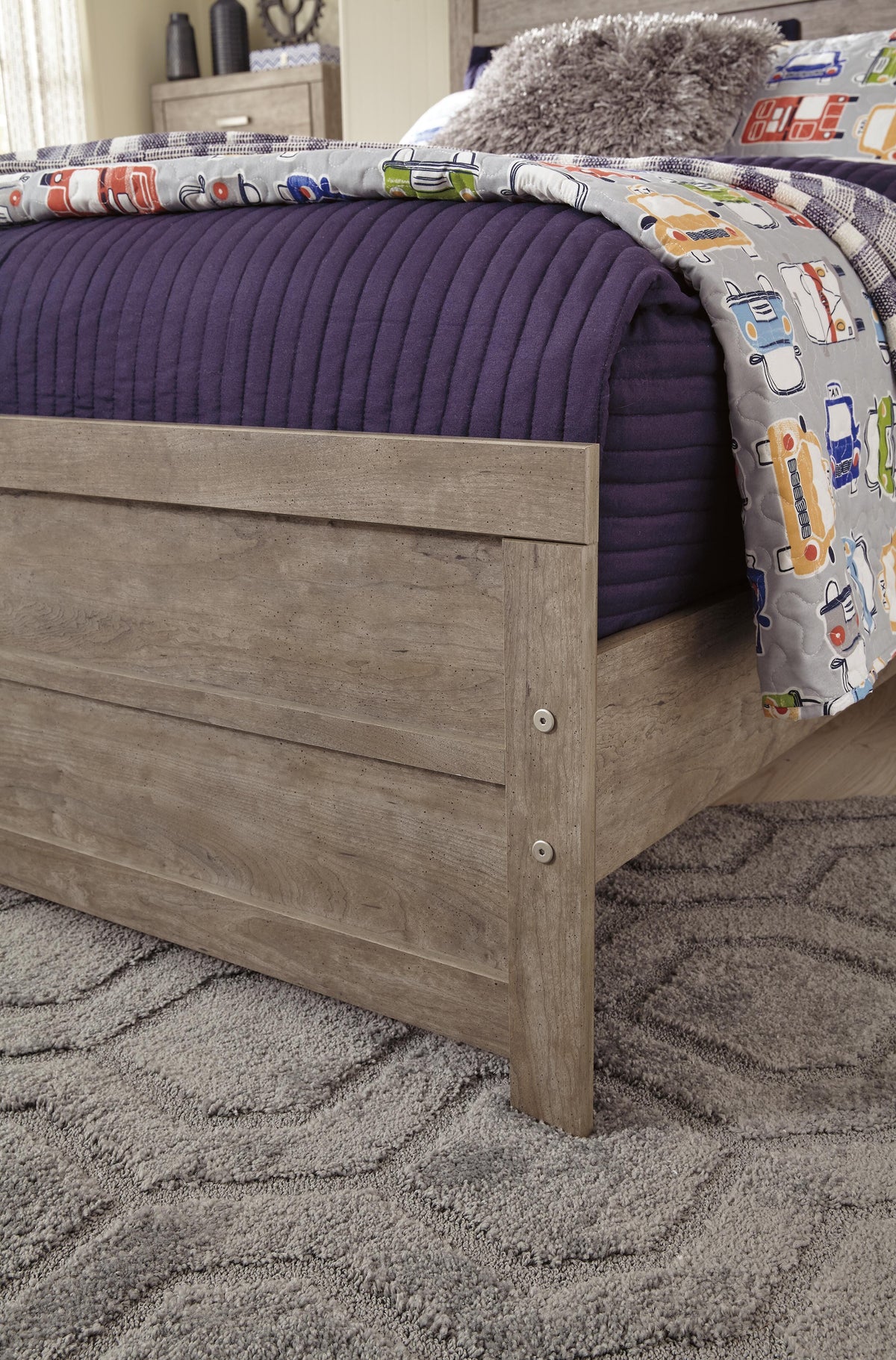 Culverbach Full Panel Bed in Gray, detail view