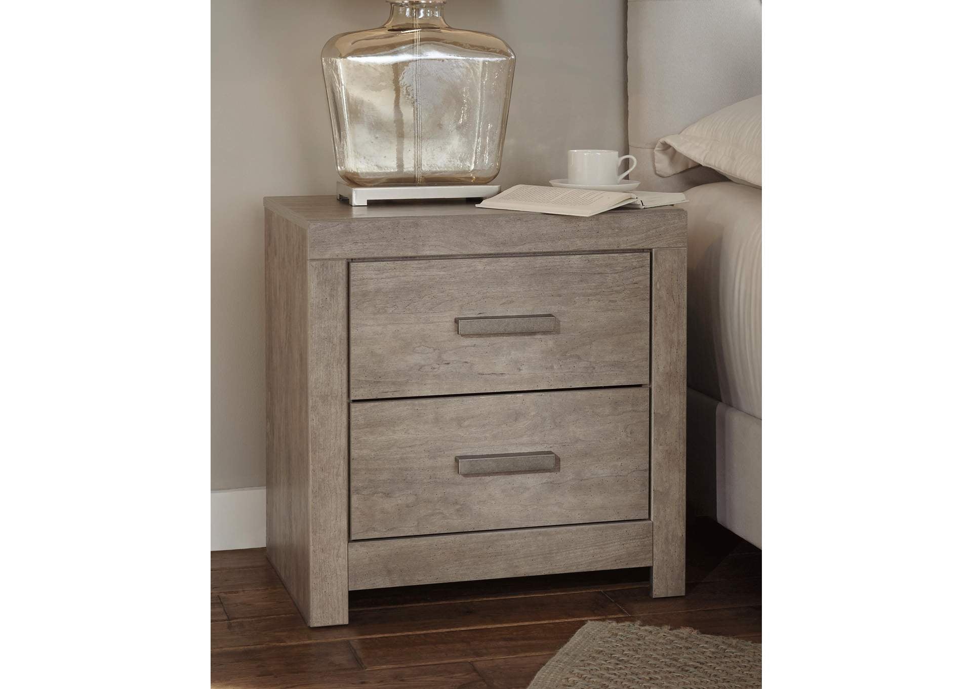 Culverbach Queen Panel Bed with Mirrored Dresser, Chest and 2 Nightstands room view