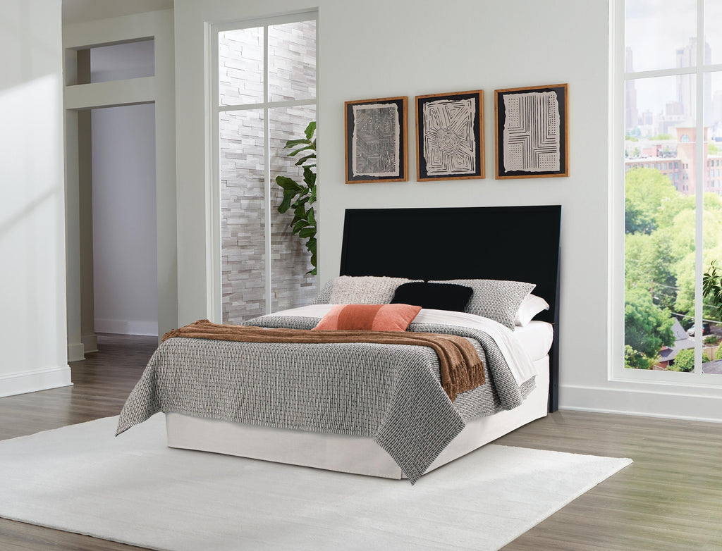 Danziar Queen Panel Bed - additional image 6