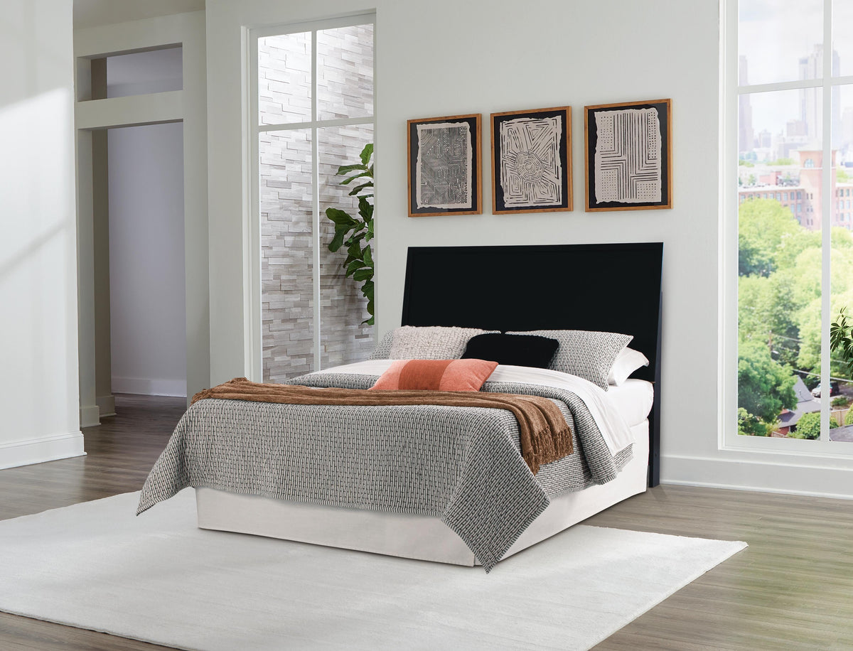 Danziar Queen Panel Bed - additional image 6