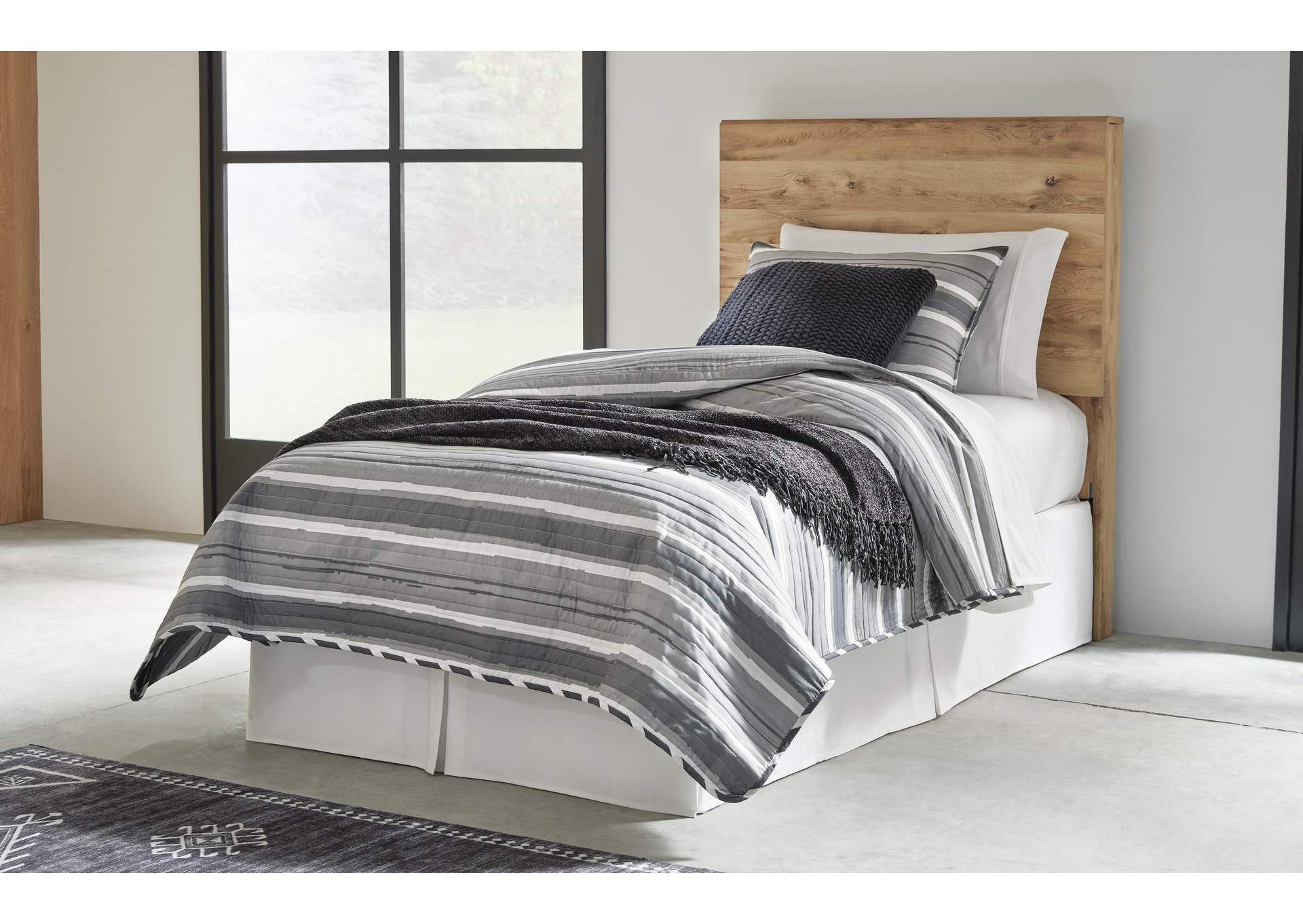 Hyanna Twin Panel Headboard with Mirrored Dresser and 2 Nightstands